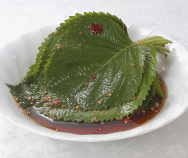 日本ではほとんど見かけないゴマの葉